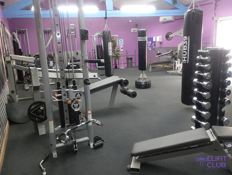Optimiser ses séances de musculation grâce aux machines guidées dans l’ambiance motivante du Elifit Club Marseille Saint Jérôme