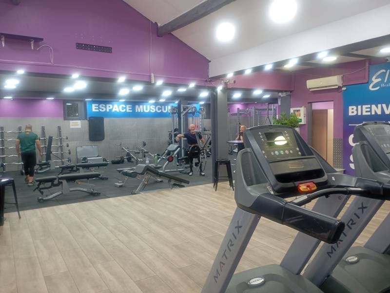 Elifit, salle de sport haut de gamme à Marseille, ouverte 7j/7 avec encadrement professionnel et machines sans attente