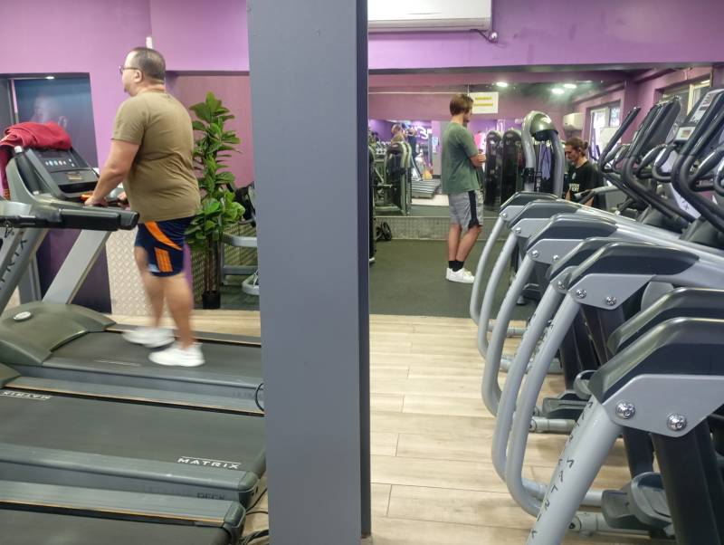 Avantages d’une salle de sport indépendante haut de gamme, à Marseille 13013, offrant confort, matériel disponible et ambiance conviviale pour seulement 19,90€ par mois