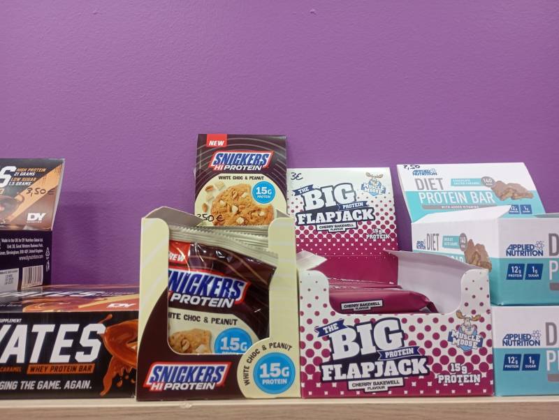 Boostez vos séances avec nos barres protéinées Yates, Warrior, Flapjack et Applied Nutrition disponibles à Elifit Club Marseille