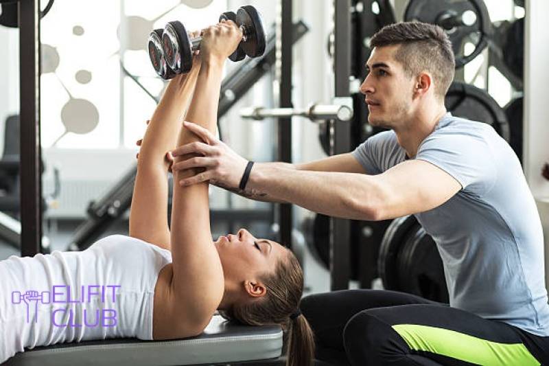 Méthode fitness excentrique pour tonifier le corps durablement et transformer sa silhouette efficacement au Elifit Club à Marseille
