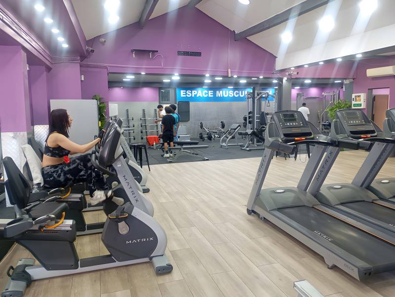 Avantages d’une salle de sport indépendante haut de gamme, à Marseille 13013, offrant confort, matériel disponible et ambiance conviviale pour seulement 19,90€ par mois